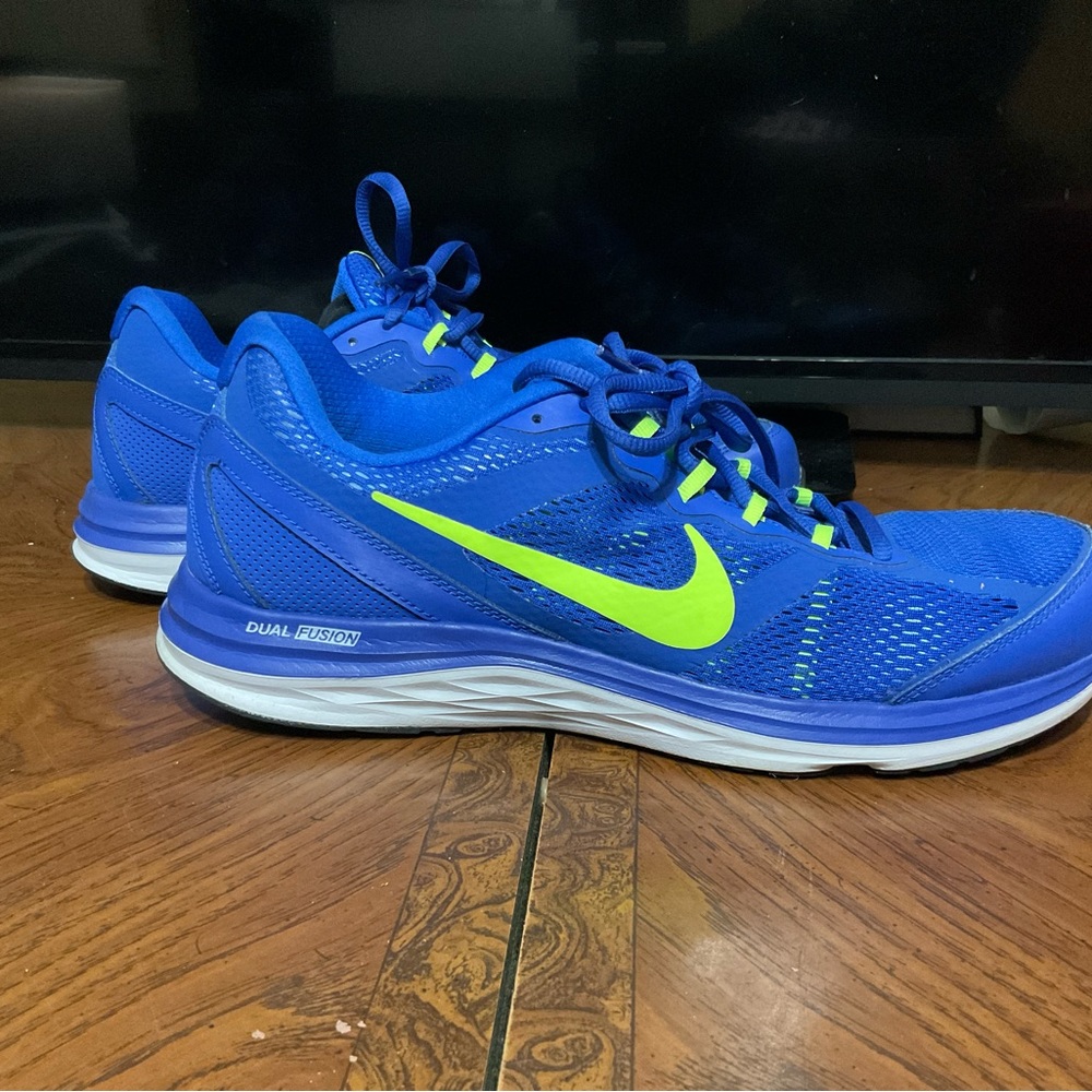 Men’s running shoes